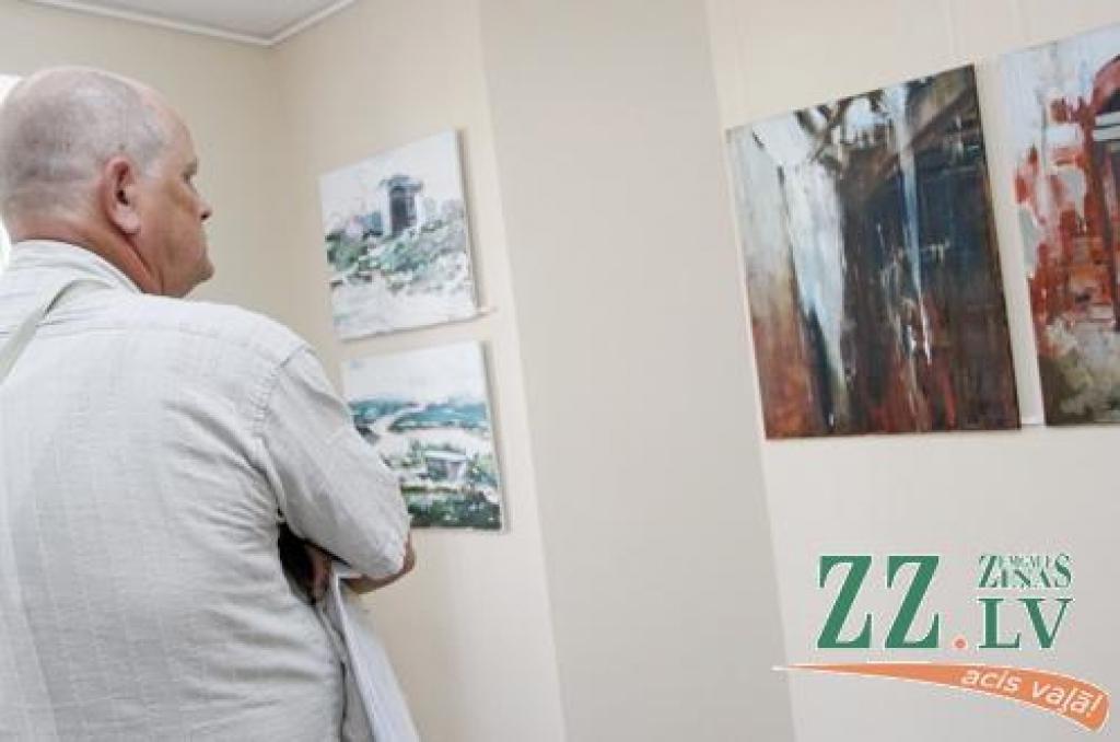 Ar stundas intervālu piektdienas, 3.augusta, pēcpusdienā tika atklātas divas izstādes – Jelgavas Zinātniskajā bibliotēkā un Vecpilsētas galerijā «Suņa taka», kurās iemūžināts Jelgavas Mākslinieku biedrības darbīgās saimes veikums jūlija...