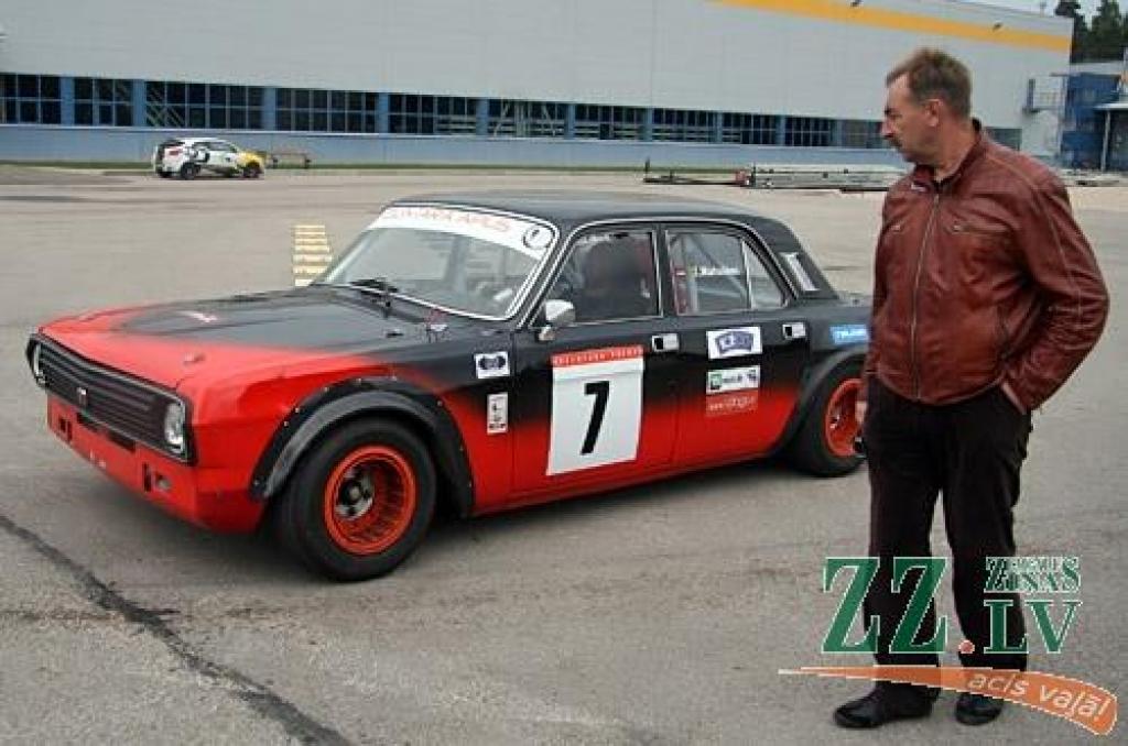 Tradicionālais antīko automobiļu kluba Padomju tehnikas sekcijas organizētais noslēguma rallijs «Zelta rudens» šogad norisinājās 29.septembrī un 30.septembrī Zemgales pusē. Antīkie automobiļi savā noslēguma braucienā viesojās RAF rūpnīcā...