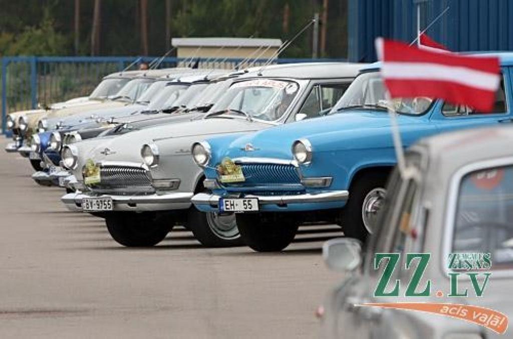 Tradicionālais antīko automobiļu kluba Padomju tehnikas sekcijas organizētais noslēguma rallijs «Zelta rudens» šogad norisinājās 29.septembrī un 30.septembrī Zemgales pusē. Antīkie automobiļi savā noslēguma braucienā viesojās RAF rūpnīcā...
