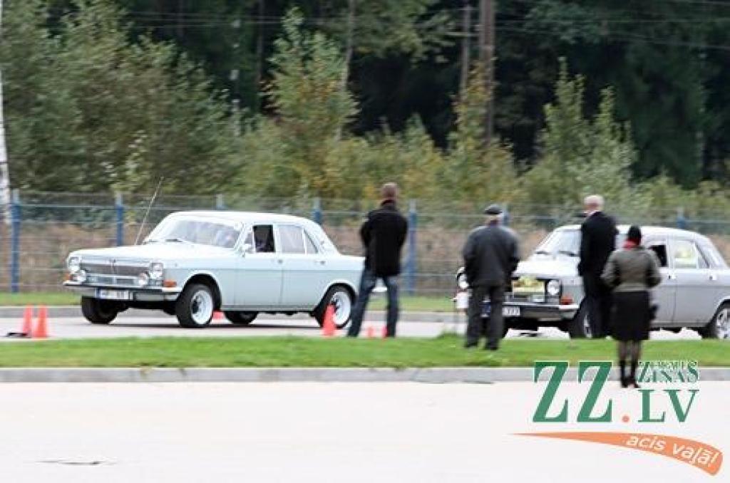 Tradicionālais antīko automobiļu kluba Padomju tehnikas sekcijas organizētais noslēguma rallijs «Zelta rudens» šogad norisinājās 29.septembrī un 30.septembrī Zemgales pusē. Antīkie automobiļi savā noslēguma braucienā viesojās RAF rūpnīcā...