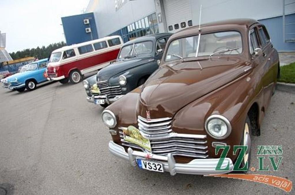 Tradicionālais antīko automobiļu kluba Padomju tehnikas sekcijas organizētais noslēguma rallijs «Zelta rudens» šogad norisinājās 29.septembrī un 30.septembrī Zemgales pusē. Antīkie automobiļi savā noslēguma braucienā viesojās RAF rūpnīcā...