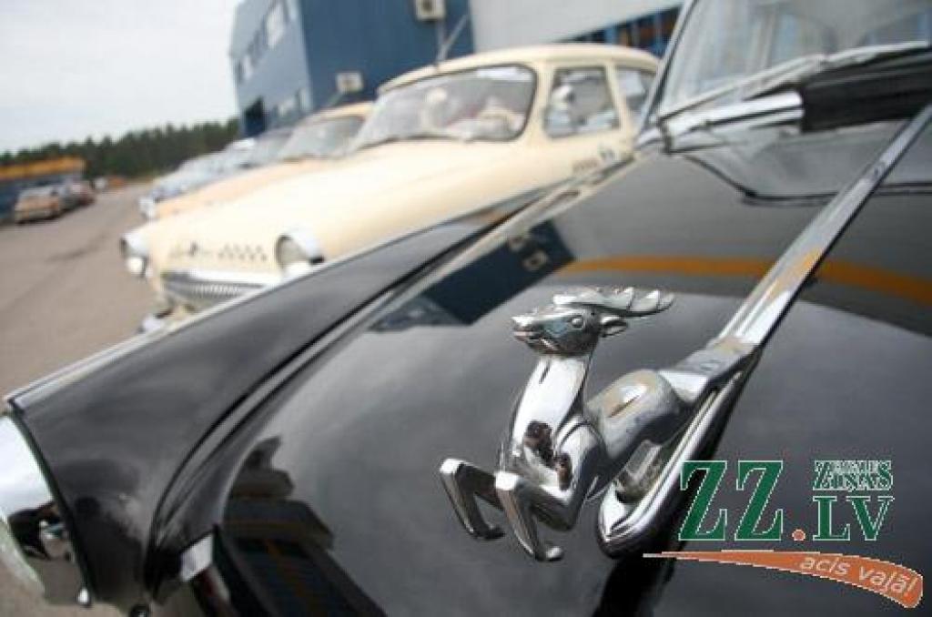 Tradicionālais antīko automobiļu kluba Padomju tehnikas sekcijas organizētais noslēguma rallijs «Zelta rudens» šogad norisinājās 29.septembrī un 30.septembrī Zemgales pusē. Antīkie automobiļi savā noslēguma braucienā viesojās RAF rūpnīcā...