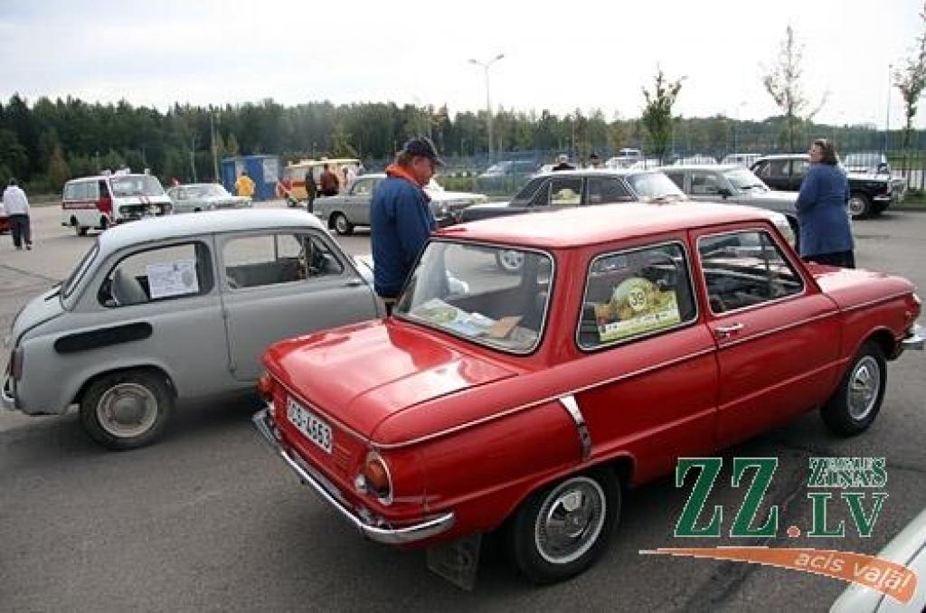 Tradicionālais antīko automobiļu kluba Padomju tehnikas sekcijas organizētais noslēguma rallijs «Zelta rudens» šogad norisinājās 29.septembrī un 30.septembrī Zemgales pusē. Antīkie automobiļi savā noslēguma braucienā viesojās RAF rūpnīcā...