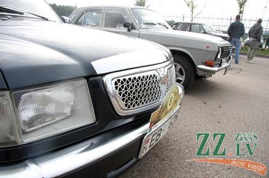 Tradicionālais antīko automobiļu kluba Padomju tehnikas sekcijas organizētais noslēguma rallijs «Zelta rudens» šogad norisinājās 29.septembrī un 30.septembrī Zemgales pusē. Antīkie automobiļi savā noslēguma braucienā viesojās RAF rūpnīcā...
