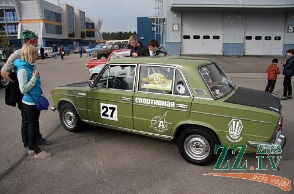 Tradicionālais antīko automobiļu kluba Padomju tehnikas sekcijas organizētais noslēguma rallijs «Zelta rudens» šogad norisinājās 29.septembrī un 30.septembrī Zemgales pusē. Antīkie automobiļi savā noslēguma braucienā viesojās RAF rūpnīcā...