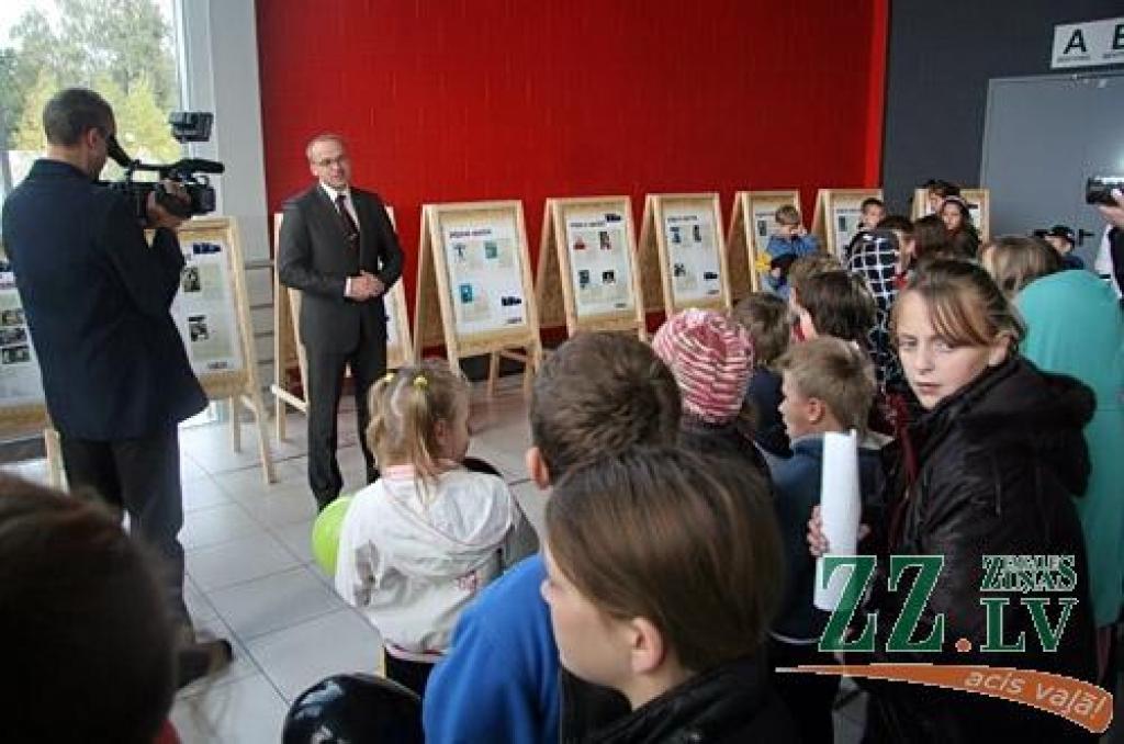 Olimpiskajā dienā Zemgales Olimpiskā centra telpās atklāta informatīva izstāde «Jelgavas sportisti vakar un šodien» – par mūsu pilsētas labākajiem sportistiem dažādos laika posmos un viņu augstvērtīgajiem rezultātiem, piemēram, Jāni Lūsi,...