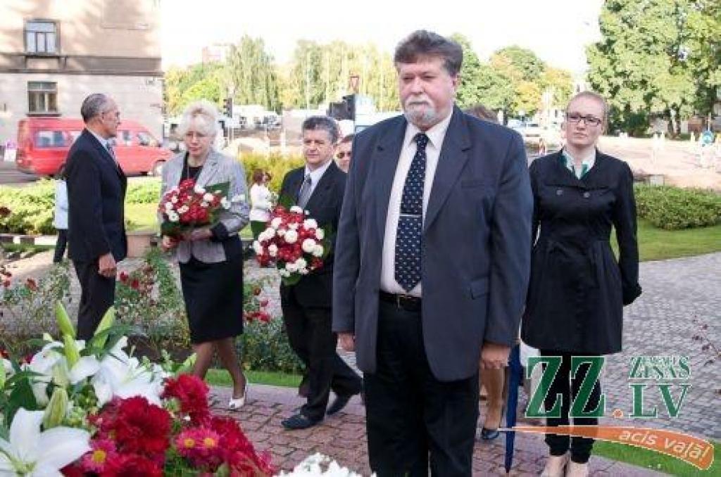 1859.gada 14.septembrī dzimis Latvijas pirmais prezidents Jānis Čakste, kurš Jelgavā mācījies un strādājis. Par godu svētkiem pilsētas, novadu un daudzu iestāžu vadība prezidenta dzimšanas dienā nolika ziedus pie viņa pieminekļa Jelgavā.
