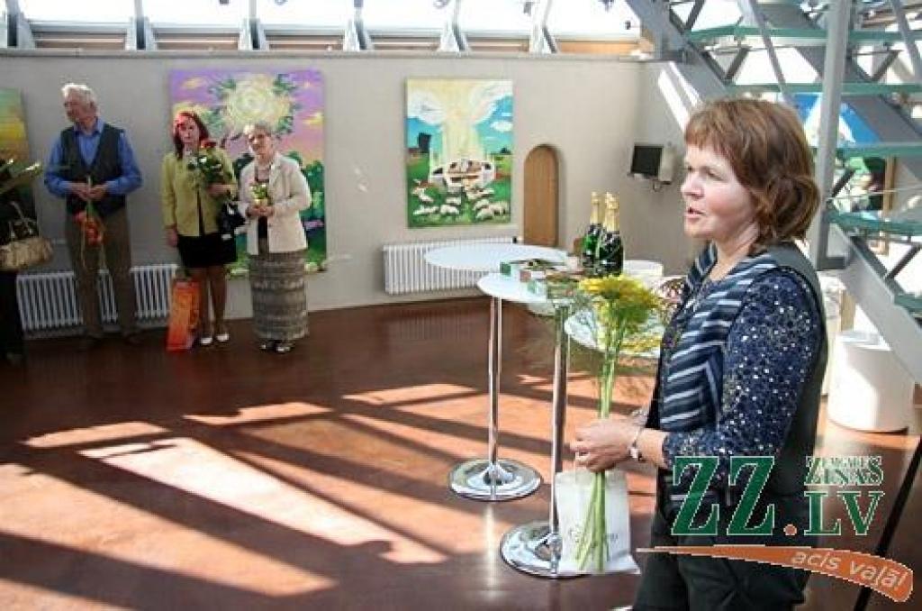 Tukumniece Ilze Pauliņa izstādei torņa izstāžu zālē atlasījusi lielākoties savus jaunākos darbus, kā arī dažas agrāka laika perioda gleznas. Māksliniece ir kristīgs cilvēks, tāpēc Dieva klātbūtne caurstrāvo visas izstādē līdz 30.septembrim...