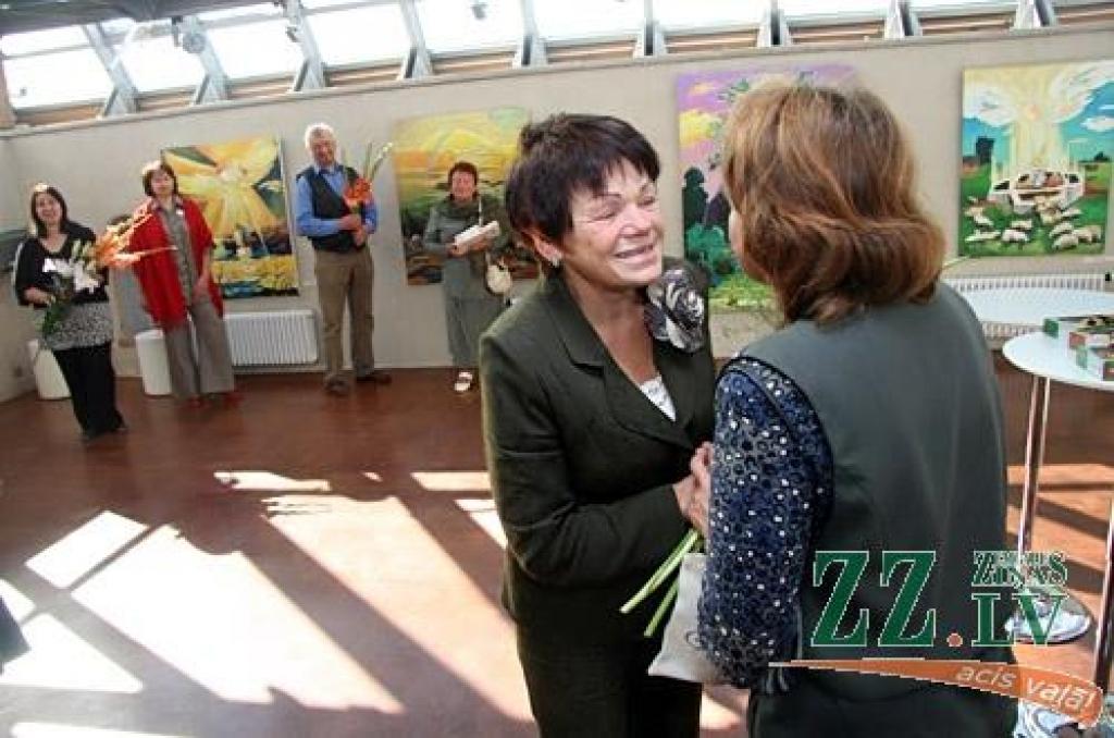 Tukumniece Ilze Pauliņa izstādei torņa izstāžu zālē atlasījusi lielākoties savus jaunākos darbus, kā arī dažas agrāka laika perioda gleznas. Māksliniece ir kristīgs cilvēks, tāpēc Dieva klātbūtne caurstrāvo visas izstādē līdz 30.septembrim...