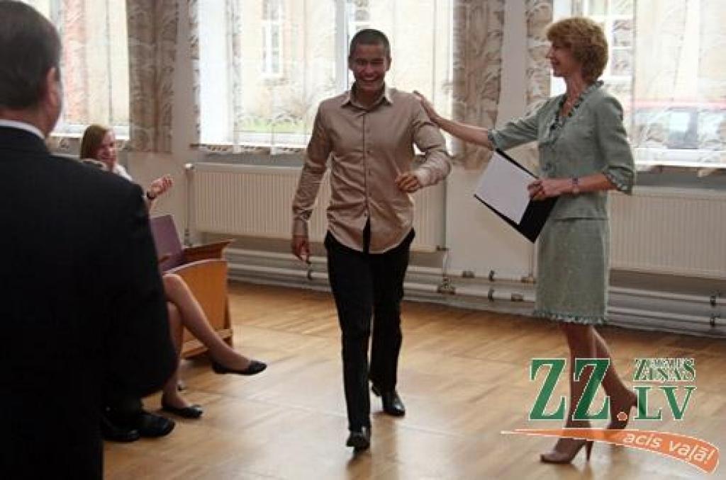 Šogad Jelgavas vidējās un profesionālās izglītības iestādēs mācīsies ap astoņiem tūkstošiem audzēkņu, liecina pašvaldības apkopotā informācija.
Skolēnu skaits 2012./2013.mācību gadā precīzi būs zināms 5.septembrī, noskaidroja zz.lv, taču...
Autors: Agris Samcovs
