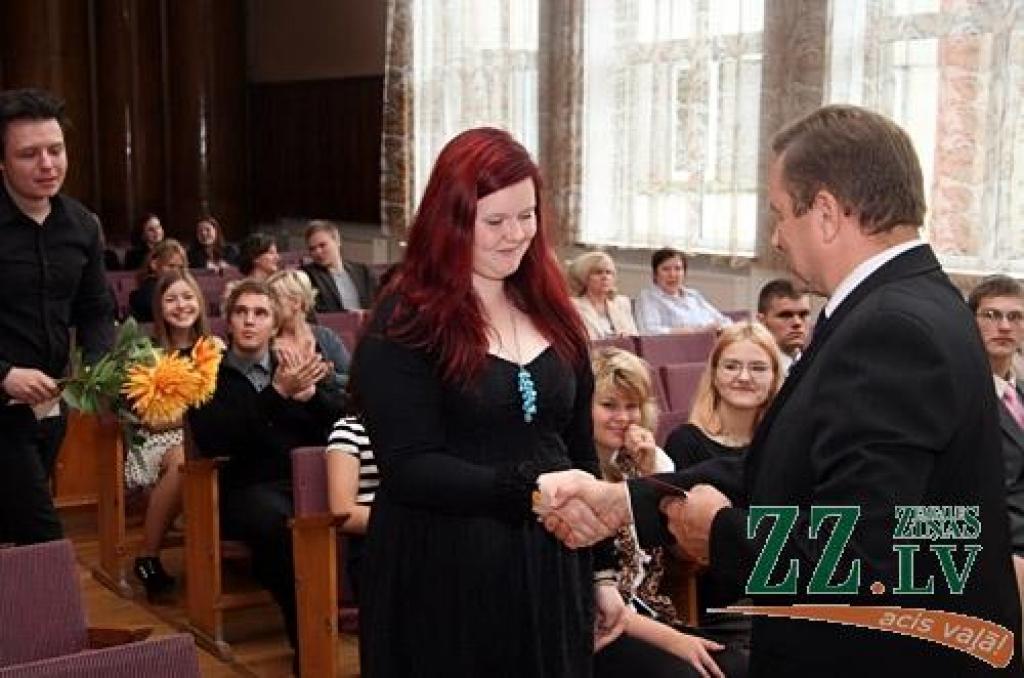 Šogad Jelgavas vidējās un profesionālās izglītības iestādēs mācīsies ap astoņiem tūkstošiem audzēkņu, liecina pašvaldības apkopotā informācija.
Skolēnu skaits 2012./2013.mācību gadā precīzi būs zināms 5.septembrī, noskaidroja zz.lv, taču...
Autors: Agris Samcovs
