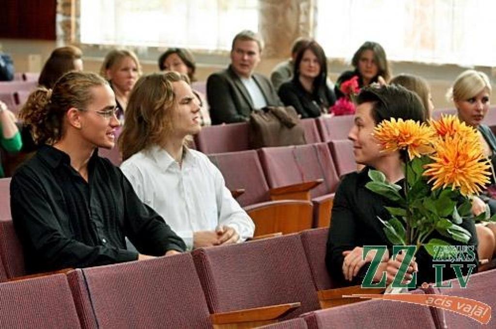 Šogad Jelgavas vidējās un profesionālās izglītības iestādēs mācīsies ap astoņiem tūkstošiem audzēkņu, liecina pašvaldības apkopotā informācija.
Skolēnu skaits 2012./2013.mācību gadā precīzi būs zināms 5.septembrī, noskaidroja zz.lv, taču...
Autors: Agris Samcovs