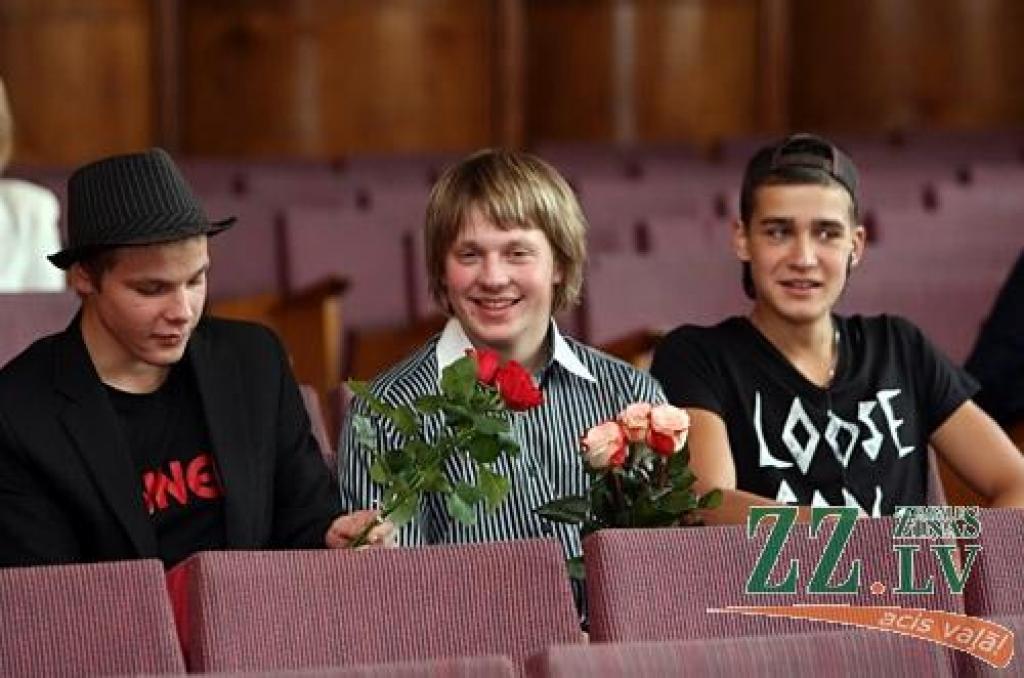 Šogad Jelgavas vidējās un profesionālās izglītības iestādēs mācīsies ap astoņiem tūkstošiem audzēkņu, liecina pašvaldības apkopotā informācija.
Skolēnu skaits 2012./2013.mācību gadā precīzi būs zināms 5.septembrī, noskaidroja zz.lv, taču...
Autors: Agris Samcovs