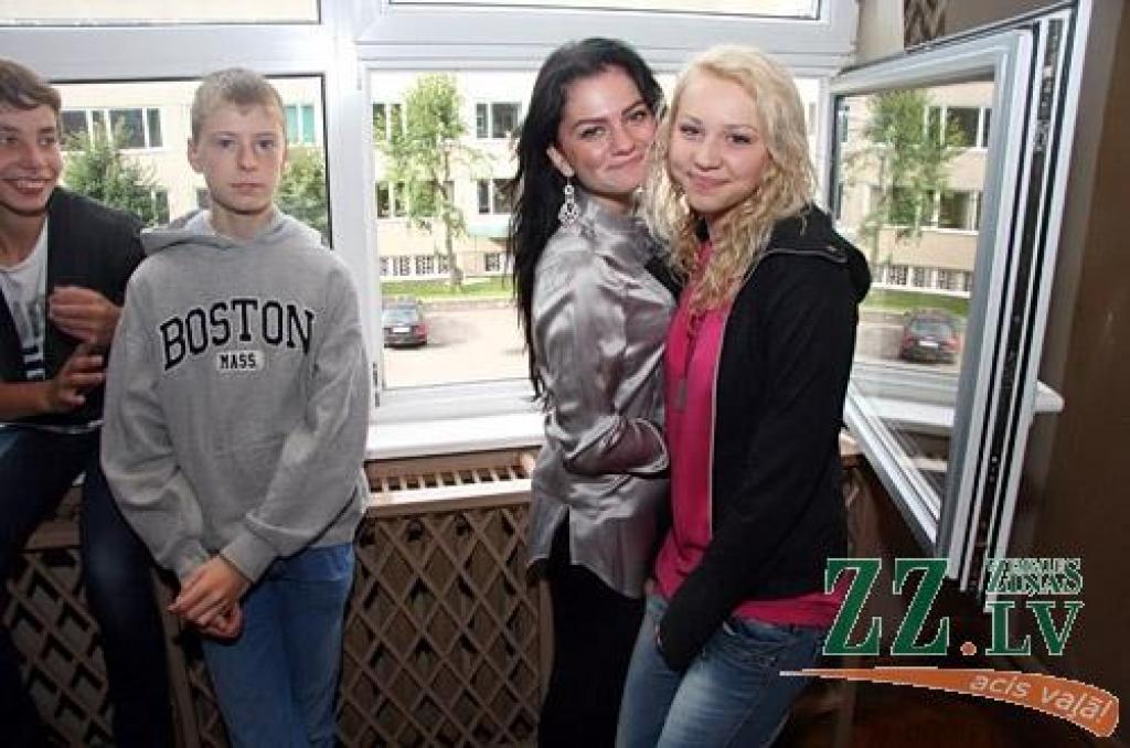 Šogad Jelgavas vidējās un profesionālās izglītības iestādēs mācīsies ap astoņiem tūkstošiem audzēkņu, liecina pašvaldības apkopotā informācija.
Skolēnu skaits 2012./2013.mācību gadā precīzi būs zināms 5.septembrī, noskaidroja zz.lv, taču...
Autors: Agris Samcovs