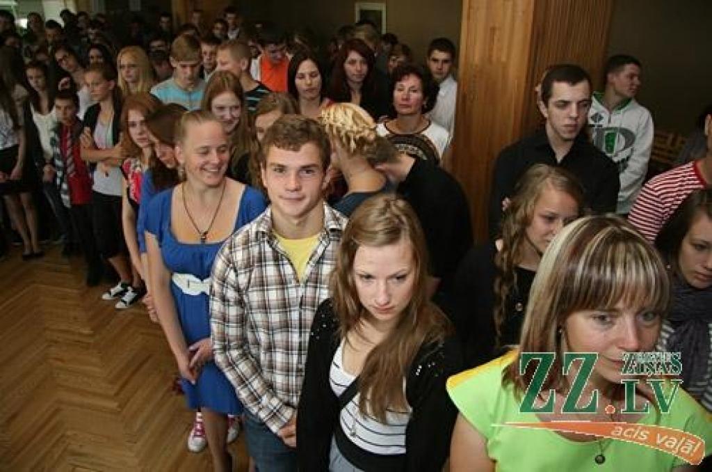 Šogad Jelgavas vidējās un profesionālās izglītības iestādēs mācīsies ap astoņiem tūkstošiem audzēkņu, liecina pašvaldības apkopotā informācija.
Skolēnu skaits 2012./2013.mācību gadā precīzi būs zināms 5.septembrī, noskaidroja zz.lv, taču...
Autors: Agris Samcovs