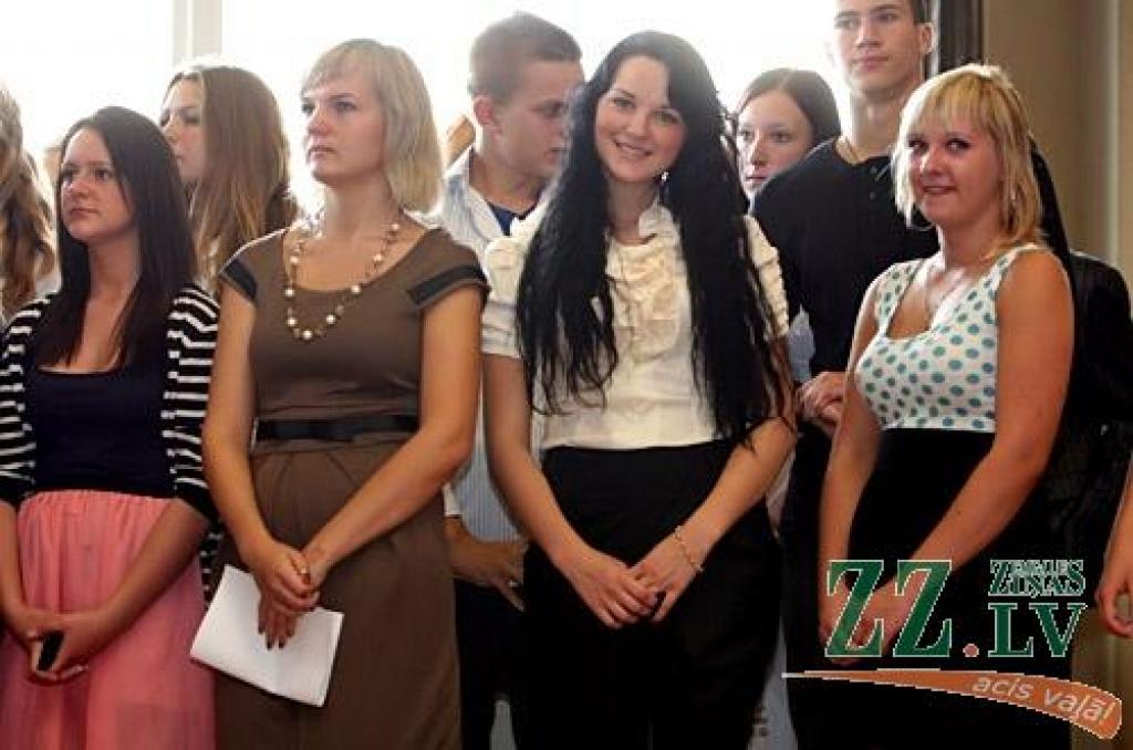 Šogad Jelgavas vidējās un profesionālās izglītības iestādēs mācīsies ap astoņiem tūkstošiem audzēkņu, liecina pašvaldības apkopotā informācija.
Skolēnu skaits 2012./2013.mācību gadā precīzi būs zināms 5.septembrī, noskaidroja zz.lv, taču...
Autors: Agris Samcovs
