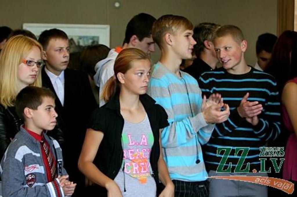 Šogad Jelgavas vidējās un profesionālās izglītības iestādēs mācīsies ap astoņiem tūkstošiem audzēkņu, liecina pašvaldības apkopotā informācija.
Skolēnu skaits 2012./2013.mācību gadā precīzi būs zināms 5.septembrī, noskaidroja zz.lv, taču...
Autors: Agris Samcovs