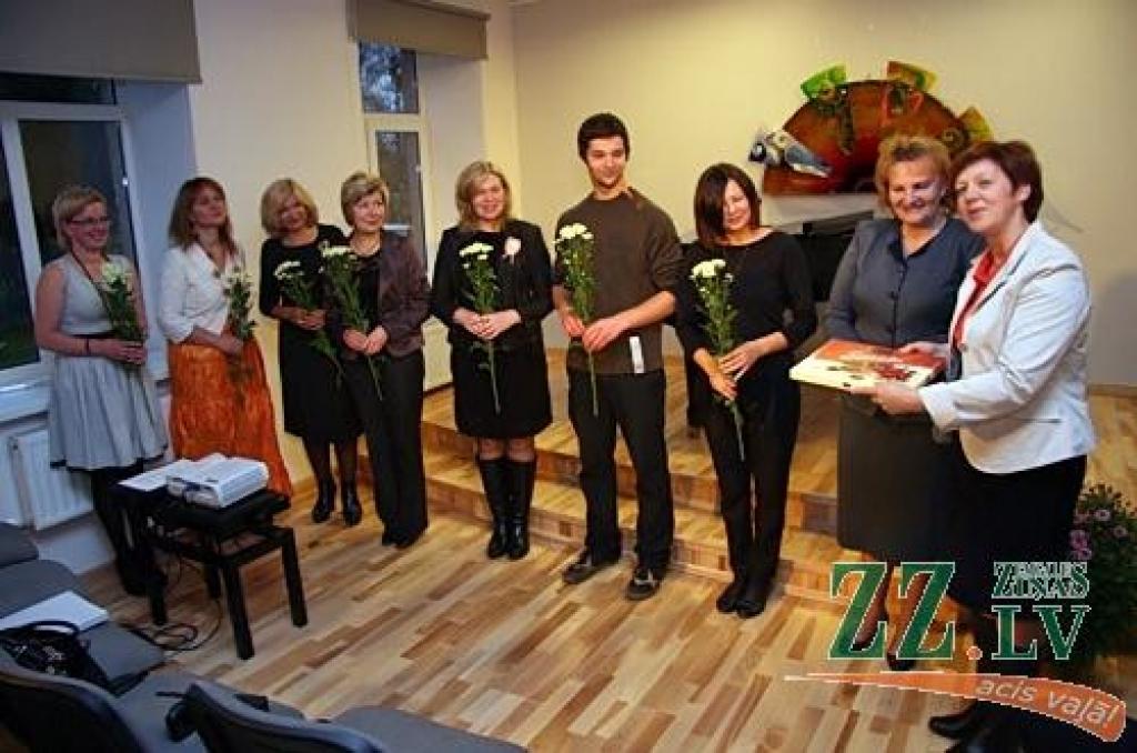 Noslēdzoties atjaunošanas darbiem, svinīgi atklāta Jelgavas novada Mūzikas un mākslas skolas kamerzāle. Mājvietu tā radusi Šķibes pamatskolas bijušās krievu plūsmas telpās. «Ēkai ir teju 130 gadu, un tai nepieciešami daudzi uzlabojumi,...