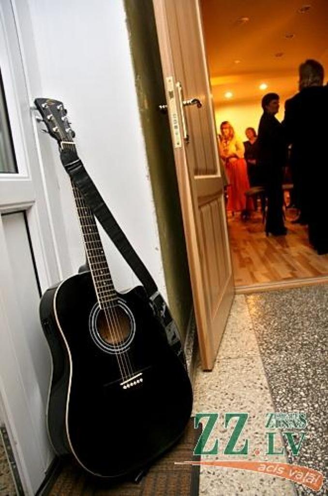 Noslēdzoties atjaunošanas darbiem, svinīgi atklāta Jelgavas novada Mūzikas un mākslas skolas kamerzāle. Mājvietu tā radusi Šķibes pamatskolas bijušās krievu plūsmas telpās. «Ēkai ir teju 130 gadu, un tai nepieciešami daudzi uzlabojumi,...