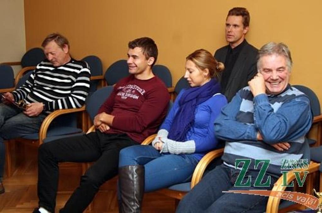 Par starptautiskās sacensībās gūtajiem sasniegumiem septembra sporta laureāta titulu nopelnījuši kanoists Valentīns Lagzdiņš, BMX braucējs Kristens Krīgers un bokseris Artjoms Haņevičs. Visi trīs līdz ar vēl sešiem Latvijas čempioniem...