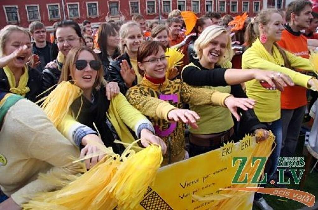 45.Azemitologa svētku galveno – lielo – balvu izcīnījuši pirmā kursa studenti no Tehniskās fakultātes (TF). Mazās balvas ieguvēji – Veterinārmedicīnas fakultāte
LLU zinību vīrs Azemitologs 45.reizi Jelgavas pils pagalmā aicināja iesoļot...
Autors: Agris Samcovs