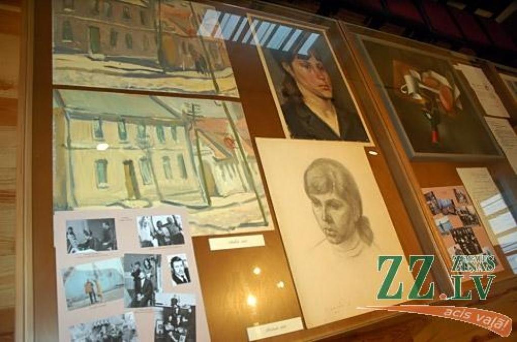70 gadu dzimšanas dienu svin gleznotājs Mārcis Stumbris, kurš šomēnes paspējis ar saviem darbiem kuplināt ne tikai ar plašu vērienu pirms nedēļas atklāto Jelgavas mākslinieku – jubilāru – kopizstādi «No 50 līdz 90», bet arī visai klusi un...