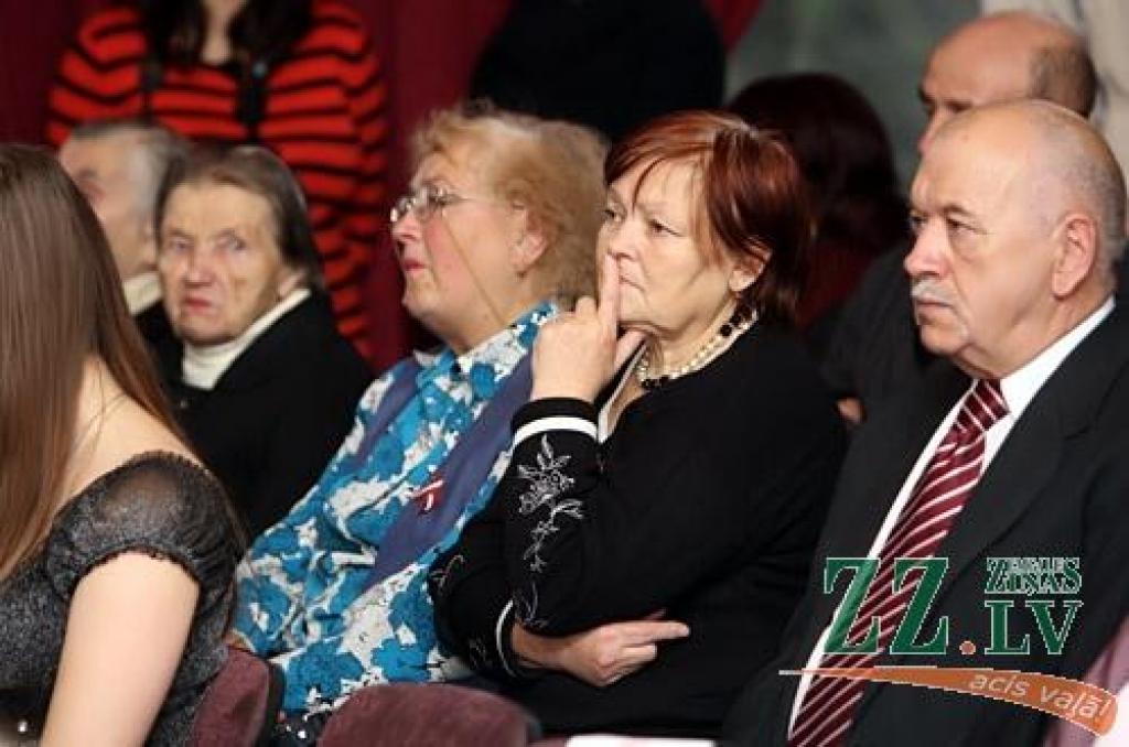 Valsts svētku gaidīšanas nedēļas bagātīgajā Jelgavas kultūras pasākumu afišā nozīmīgs ir Sabiedrības integrācijas pārvaldes (SIP) un ar to saistīto organizāciju devums. Par labu tradīciju kļuvis koncerts «Caur trejdeviņiem gaismas lokiem»,...