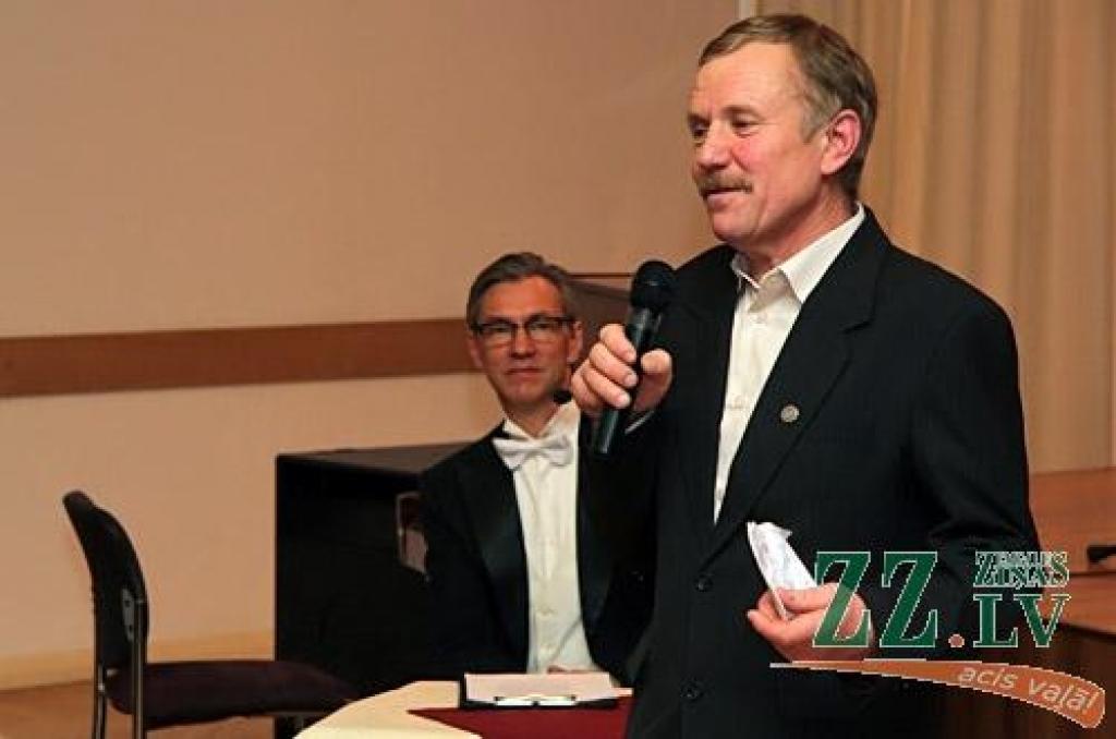 Valsts svētku gaidīšanas nedēļas bagātīgajā Jelgavas kultūras pasākumu afišā nozīmīgs ir Sabiedrības integrācijas pārvaldes (SIP) un ar to saistīto organizāciju devums. Par labu tradīciju kļuvis koncerts «Caur trejdeviņiem gaismas lokiem»,...