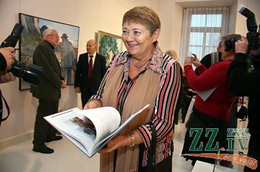 Izstādē piedalās Alberts Blūms, Gunārs Ezernieks, Mārcis Stumbris, Marita Landau, Valda Semane, Ilizane Grīnberga, Baiba Ūlande, Gints Strēlis. Šos māksliniekus vienojošā iezīme – 2012. ir viņu apaļas jubilejas jubilejas gads. Dažiem aprit...