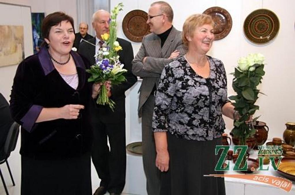 Izstādē piedalās Alberts Blūms, Gunārs Ezernieks, Mārcis Stumbris, Marita Landau, Valda Semane, Ilizane Grīnberga, Baiba Ūlande, Gints Strēlis. Šos māksliniekus vienojošā iezīme – 2012. ir viņu apaļas jubilejas jubilejas gads. Dažiem aprit...