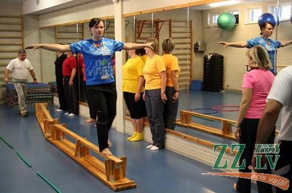 Teju simts sporta pedagogu no visiem Latvijas novadiem Jelgavā pulcēja IZM Valsts izglītības satura centra un pilsētas Sporta servisa centra kopīgi organizēts seminārs par mūsdienīga mācību procesa tēmu. Praktiskās nodarbības...