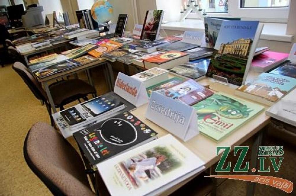 No 4.decembra līdz 2013.gada 3.februārim Zinātniskās bibliotēkas otrā stāva lasītavā atvērta izstāde «Jelgavā top grāmata pasaulei», kurā interesenti var tuvāk iepazīties ar tiem Jelgavas tipogrāfijā tapušajiem izdevumiem, kas ikdienā...