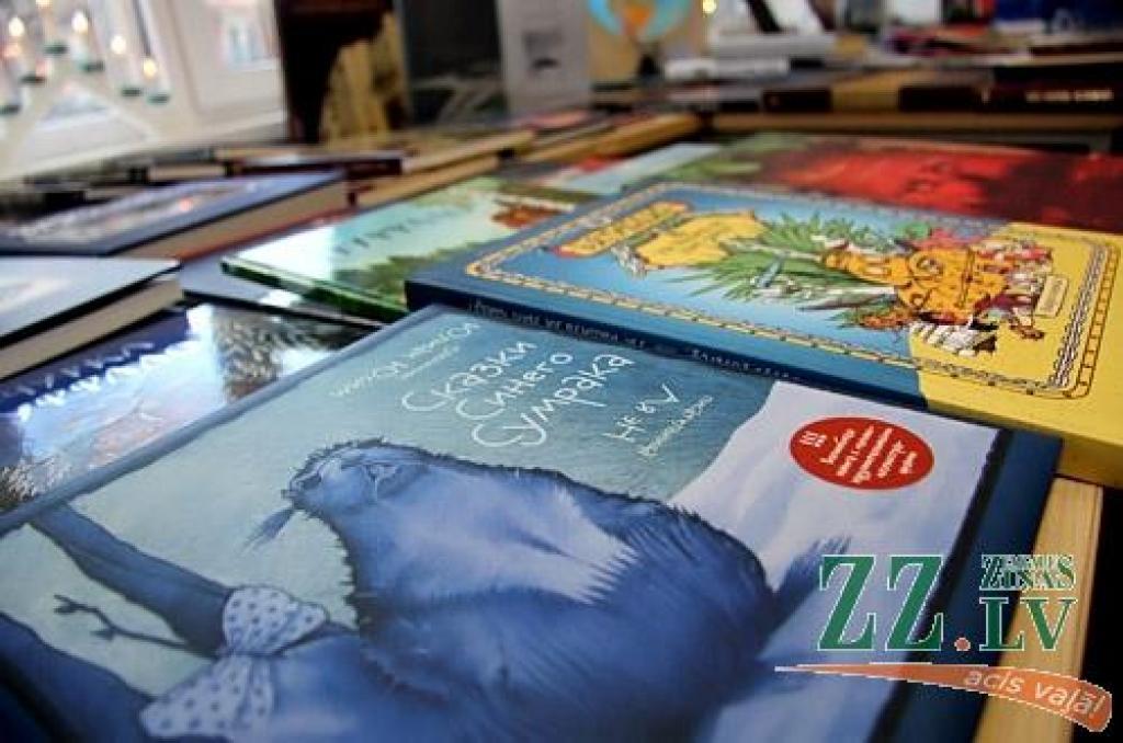 No 4.decembra līdz 2013.gada 3.februārim Zinātniskās bibliotēkas otrā stāva lasītavā atvērta izstāde «Jelgavā top grāmata pasaulei», kurā interesenti var tuvāk iepazīties ar tiem Jelgavas tipogrāfijā tapušajiem izdevumiem, kas ikdienā...