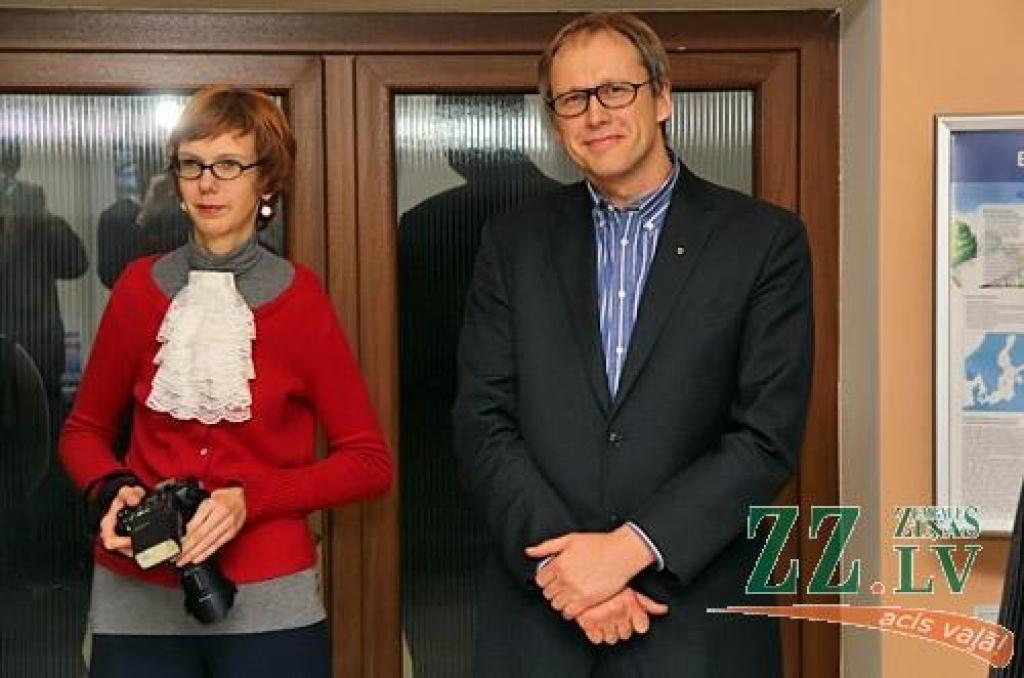 No 4.decembra līdz 2013.gada 3.februārim Zinātniskās bibliotēkas otrā stāva lasītavā atvērta izstāde «Jelgavā top grāmata pasaulei», kurā interesenti var tuvāk iepazīties ar tiem Jelgavas tipogrāfijā tapušajiem izdevumiem, kas ikdienā...