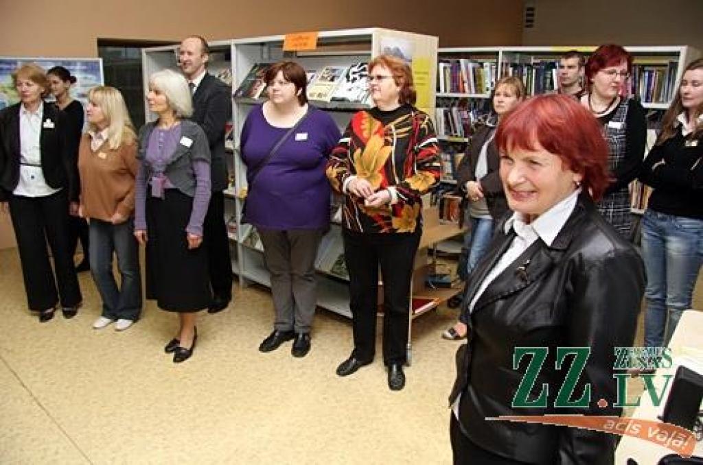 No 4.decembra līdz 2013.gada 3.februārim Zinātniskās bibliotēkas otrā stāva lasītavā atvērta izstāde «Jelgavā top grāmata pasaulei», kurā interesenti var tuvāk iepazīties ar tiem Jelgavas tipogrāfijā tapušajiem izdevumiem, kas ikdienā...