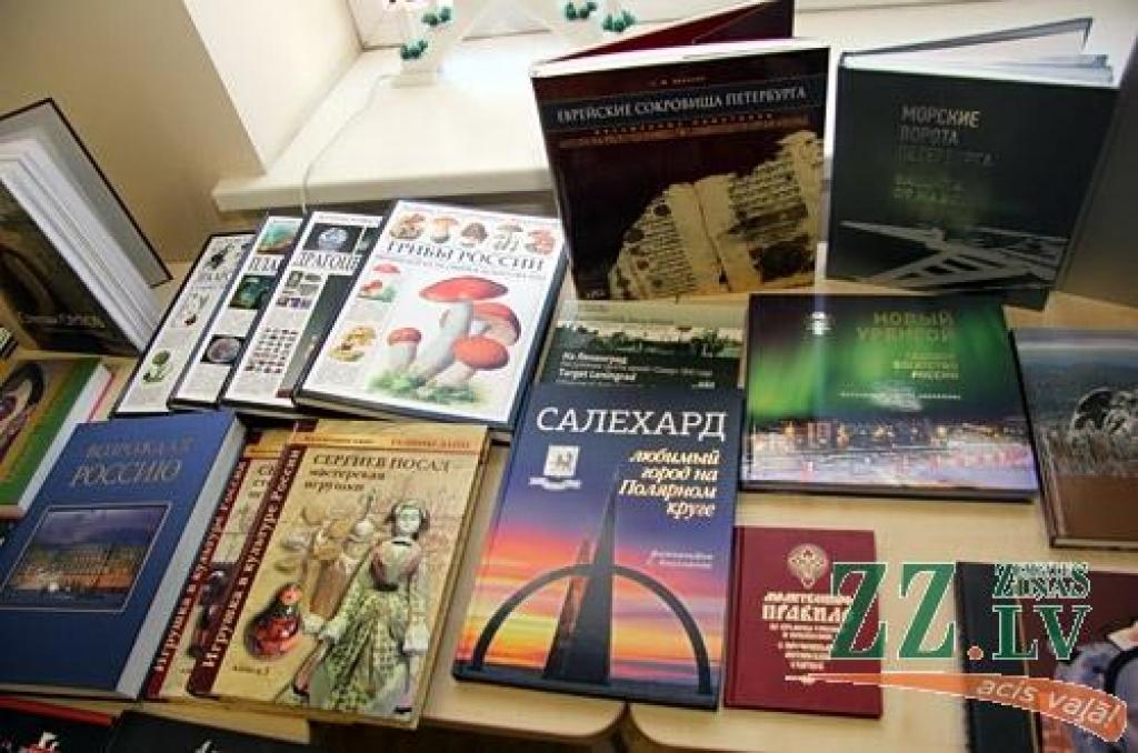 No 4.decembra līdz 2013.gada 3.februārim Zinātniskās bibliotēkas otrā stāva lasītavā atvērta izstāde «Jelgavā top grāmata pasaulei», kurā interesenti var tuvāk iepazīties ar tiem Jelgavas tipogrāfijā tapušajiem izdevumiem, kas ikdienā...
