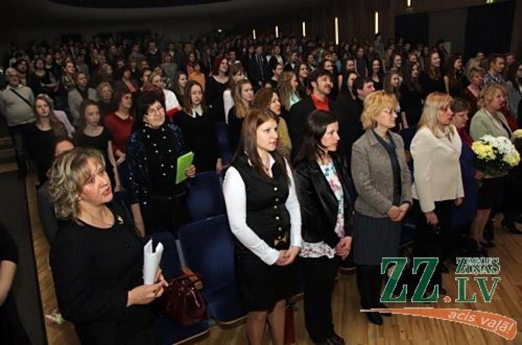 Spīdolas dienas priekšvakarā atskatoties uz gada laikā mācību darbā paveikto, dažādos konkursos un olimpiādēs sasniegto, projektos piedzīvoto un eksāmenos saņemto, Jelgavas Spīdolas ģimnāzijas direktore Ilze Vilkārse atzīst, ka skolēni...
