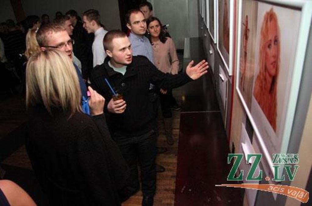 Naktsklubā «Tonuss» noteikti konkursa «Mis un Misters Jelgava 2012» uzvarētāji. No desmit pretendentiem skaistumkaralienes kroni šogad nesīs valgundniece Spīdolas ģimnāzijas 12.klases skolniece Sintija Blūma, bet par «Misteru Jelgava»...