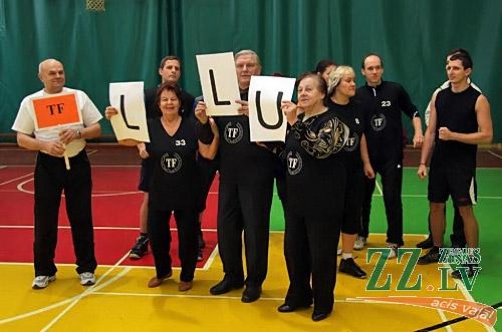 Gadskārtējo Sporta dienu LLU darbiniekiem bija noorganizējis augstskolas Sporta klubs – 11 struktūrvienību komandas mērojās spēkiem tradicionālos un netradicionālos sacensību veidos. Kopvērtējuma uzvarētāju kausu nopelnīja Informācijas...