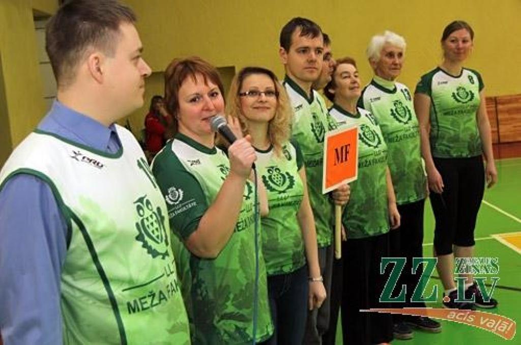 Gadskārtējo Sporta dienu LLU darbiniekiem bija noorganizējis augstskolas Sporta klubs – 11 struktūrvienību komandas mērojās spēkiem tradicionālos un netradicionālos sacensību veidos. Kopvērtējuma uzvarētāju kausu nopelnīja Informācijas...