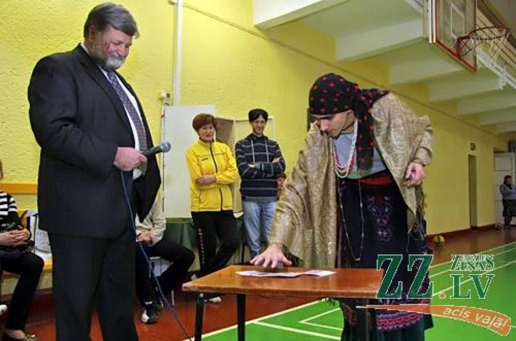 Gadskārtējo Sporta dienu LLU darbiniekiem bija noorganizējis augstskolas Sporta klubs – 11 struktūrvienību komandas mērojās spēkiem tradicionālos un netradicionālos sacensību veidos. Kopvērtējuma uzvarētāju kausu nopelnīja Informācijas...