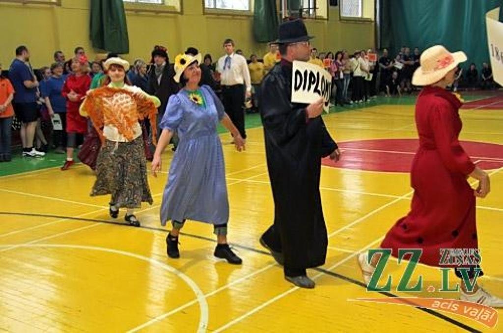 Gadskārtējo Sporta dienu LLU darbiniekiem bija noorganizējis augstskolas Sporta klubs – 11 struktūrvienību komandas mērojās spēkiem tradicionālos un netradicionālos sacensību veidos. Kopvērtējuma uzvarētāju kausu nopelnīja Informācijas...