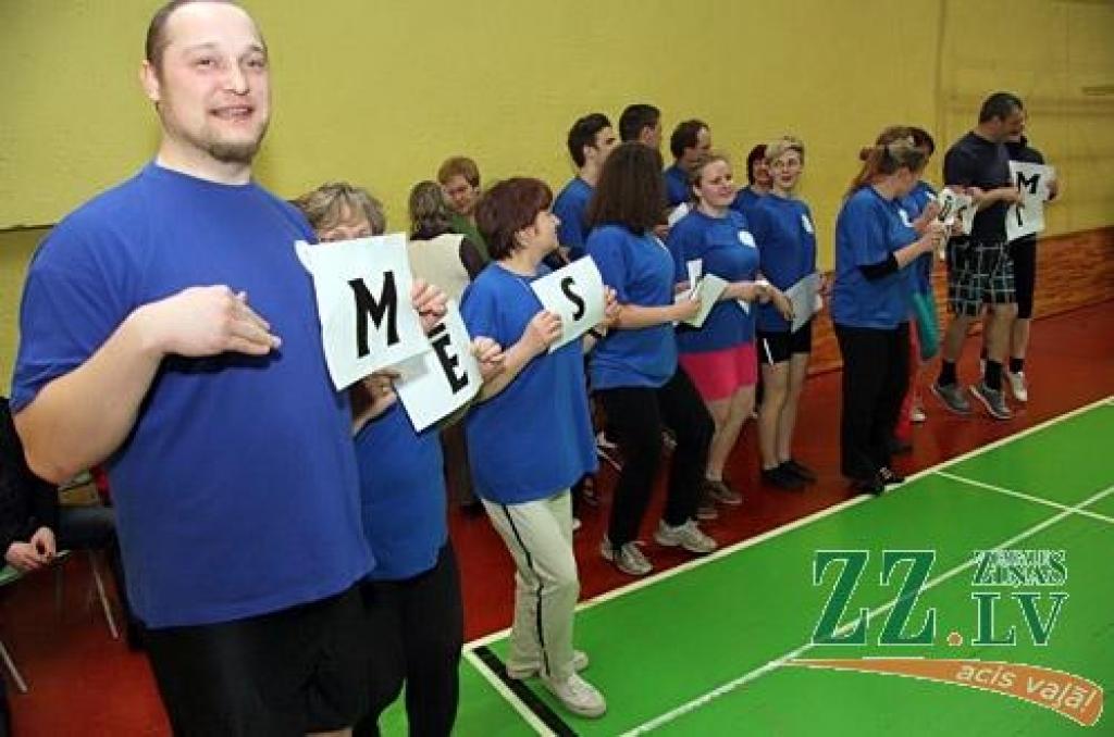 Gadskārtējo Sporta dienu LLU darbiniekiem bija noorganizējis augstskolas Sporta klubs – 11 struktūrvienību komandas mērojās spēkiem tradicionālos un netradicionālos sacensību veidos. Kopvērtējuma uzvarētāju kausu nopelnīja Informācijas...