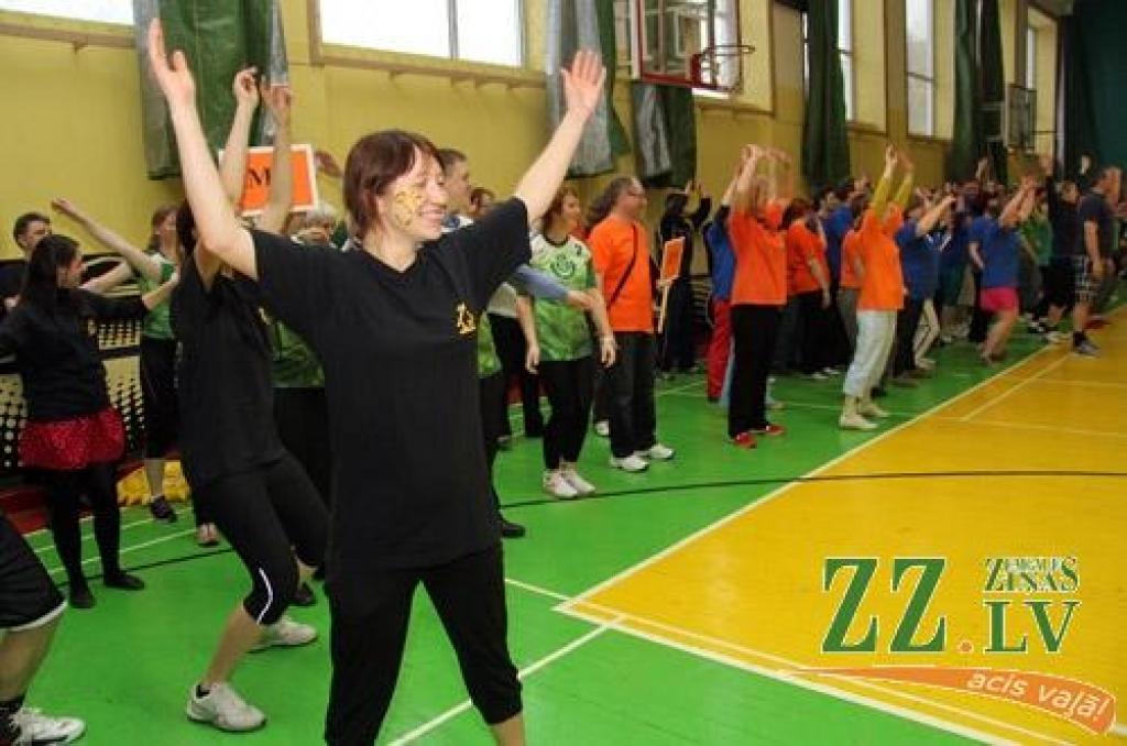 Gadskārtējo Sporta dienu LLU darbiniekiem bija noorganizējis augstskolas Sporta klubs – 11 struktūrvienību komandas mērojās spēkiem tradicionālos un netradicionālos sacensību veidos. Kopvērtējuma uzvarētāju kausu nopelnīja Informācijas...