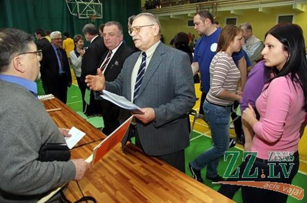 Gadskārtējo Sporta dienu LLU darbiniekiem bija noorganizējis augstskolas Sporta klubs – 11 struktūrvienību komandas mērojās spēkiem tradicionālos un netradicionālos sacensību veidos. Kopvērtējuma uzvarētāju kausu nopelnīja Informācijas...