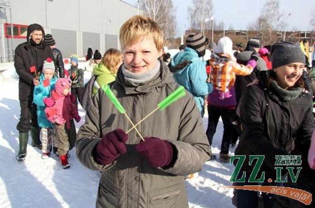 Ar kopīgu iesildīšanos 24.februārī Ozolnieku stadionā sākās novada sportiskie svētki «Ziemas diena». Novada iedzīvotāji sacentās dažādos netradicionālos sporta veidos, bet pēc sacensībām sildījās pie ugunskura.