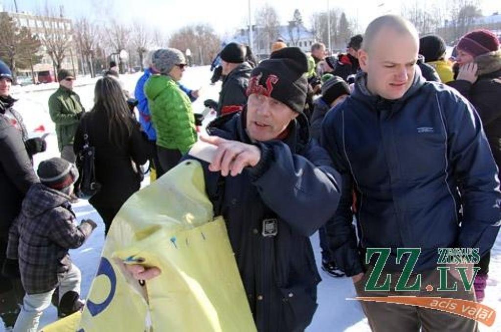 Ar kopīgu iesildīšanos 24.februārī Ozolnieku stadionā sākās novada sportiskie svētki «Ziemas diena». Novada iedzīvotāji sacentās dažādos netradicionālos sporta veidos, bet pēc sacensībām sildījās pie ugunskura.