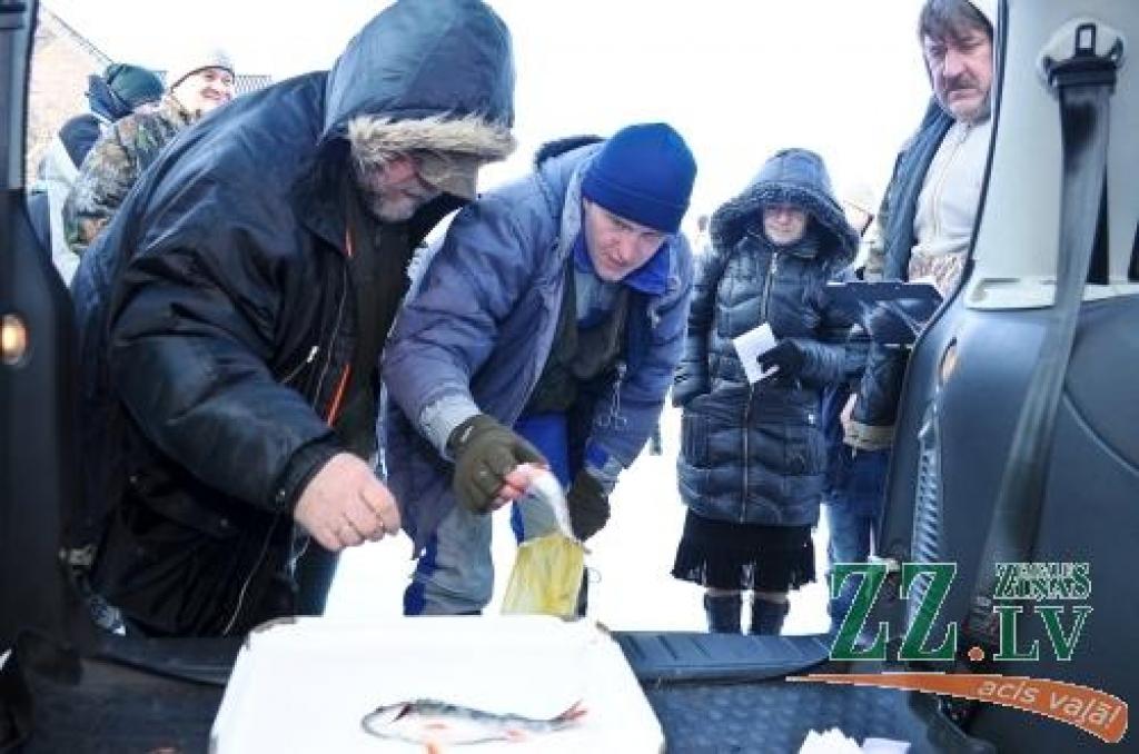 23.februārī vairāki desmiti copmaņu uz Lielupes ledus cīnījās par Jelgavas zemledus makšķerēšanas čempiona titulu. Uzvarētājs savā īpašumā ieguva 200 latu dāvanu karti, pie citām balvām tika arī citi sacensību dalībnieki.