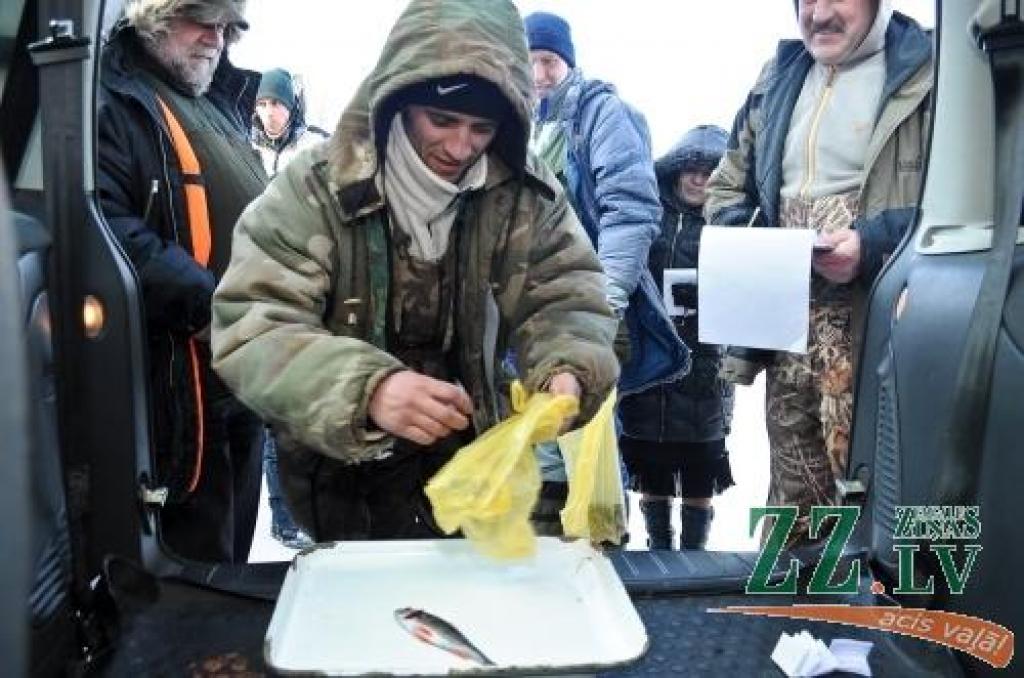 23.februārī vairāki desmiti copmaņu uz Lielupes ledus cīnījās par Jelgavas zemledus makšķerēšanas čempiona titulu. Uzvarētājs savā īpašumā ieguva 200 latu dāvanu karti, pie citām balvām tika arī citi sacensību dalībnieki.