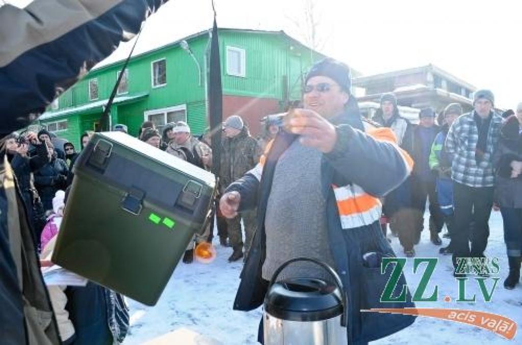 23.februārī vairāki desmiti copmaņu uz Lielupes ledus cīnījās par Jelgavas zemledus makšķerēšanas čempiona titulu. Uzvarētājs savā īpašumā ieguva 200 latu dāvanu karti, pie citām balvām tika arī citi sacensību dalībnieki.